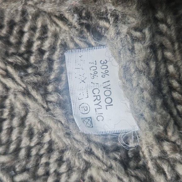 ESHA Cardigan - Picture 2 of 7